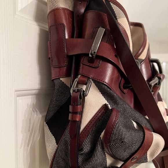 Burberry purse - Picture 8 of 17